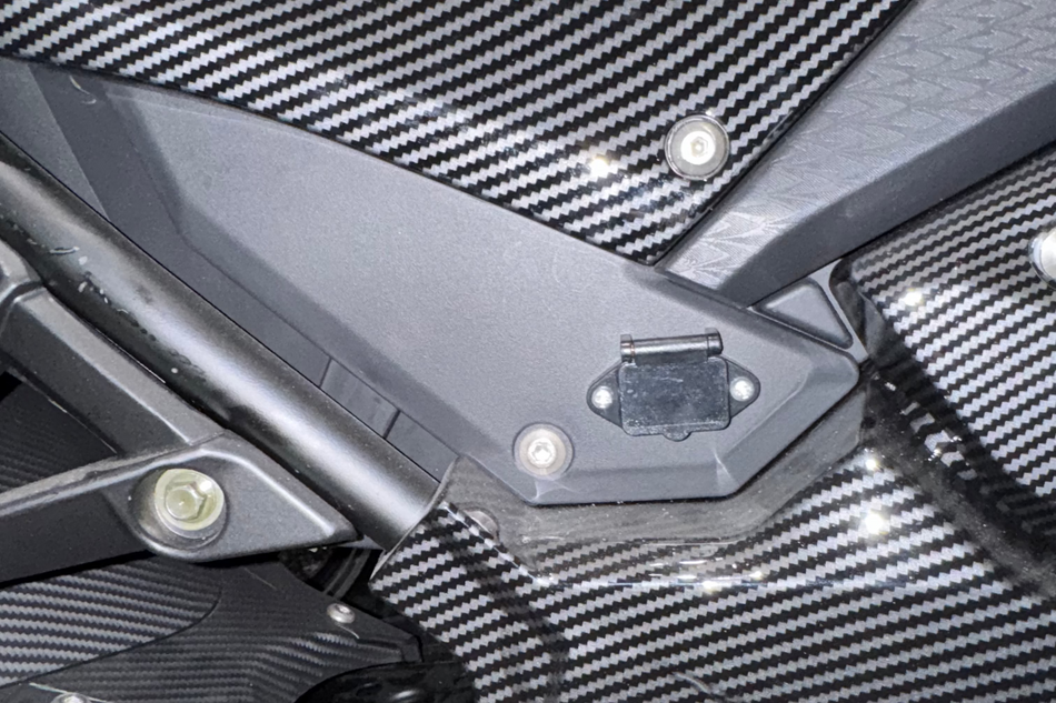 Evoque Streetster Charger Port Panel